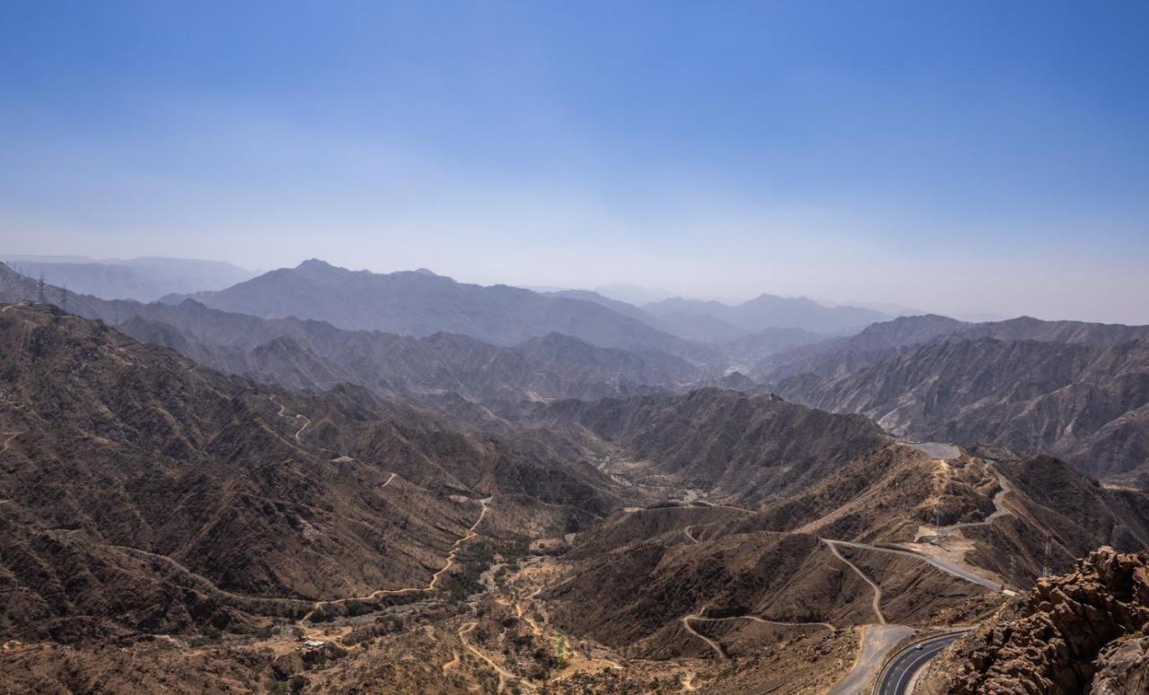 Citadines Abha Aparthotel Exterior photo The Hajar Mountains
